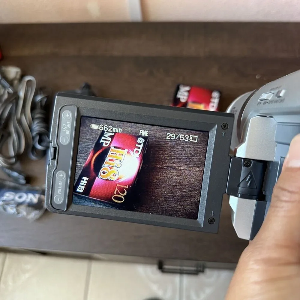 Sony Handycam DCR-TRV520 Digital8 Camcorder Plays Hi8 8mm Transfer Bundle